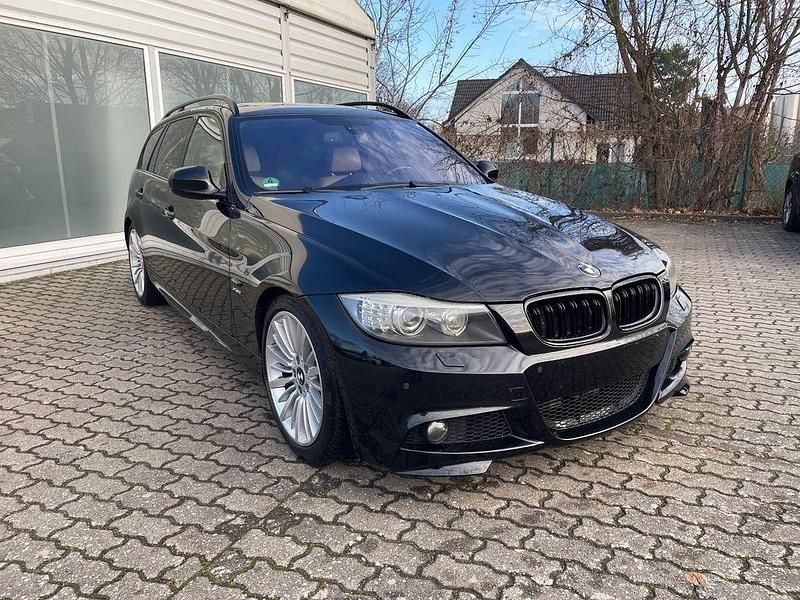 Schwarz Gebraucht 2009 BMW 330 Comfort Edition Kombi | 10.450 € (Teuer) - Bild 1/4