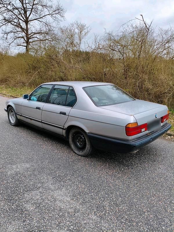 Gebraucht BMW 730 188 PS (138 kW) 1990 Silber Limousine