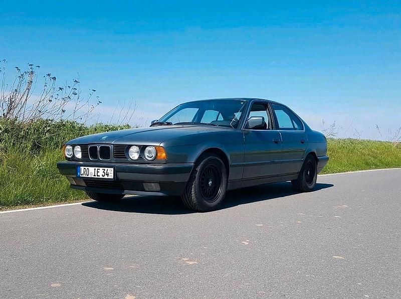 Grau Gebraucht 1990 BMW 525 Limousine | 4.250 € - Bild 1/4