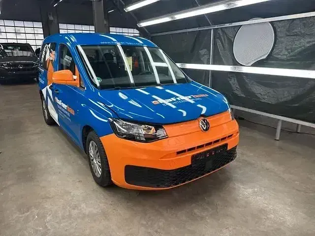 Second-hand VW Caddy 102 CP (75 kW) 2022 Albastru Monovolum