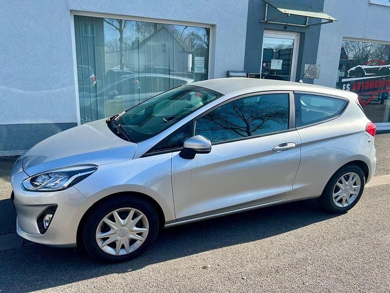 Gebraucht Ford Fiesta Cool & Connect 71 PS (52 kW) 2018 Silber Kleinwagen