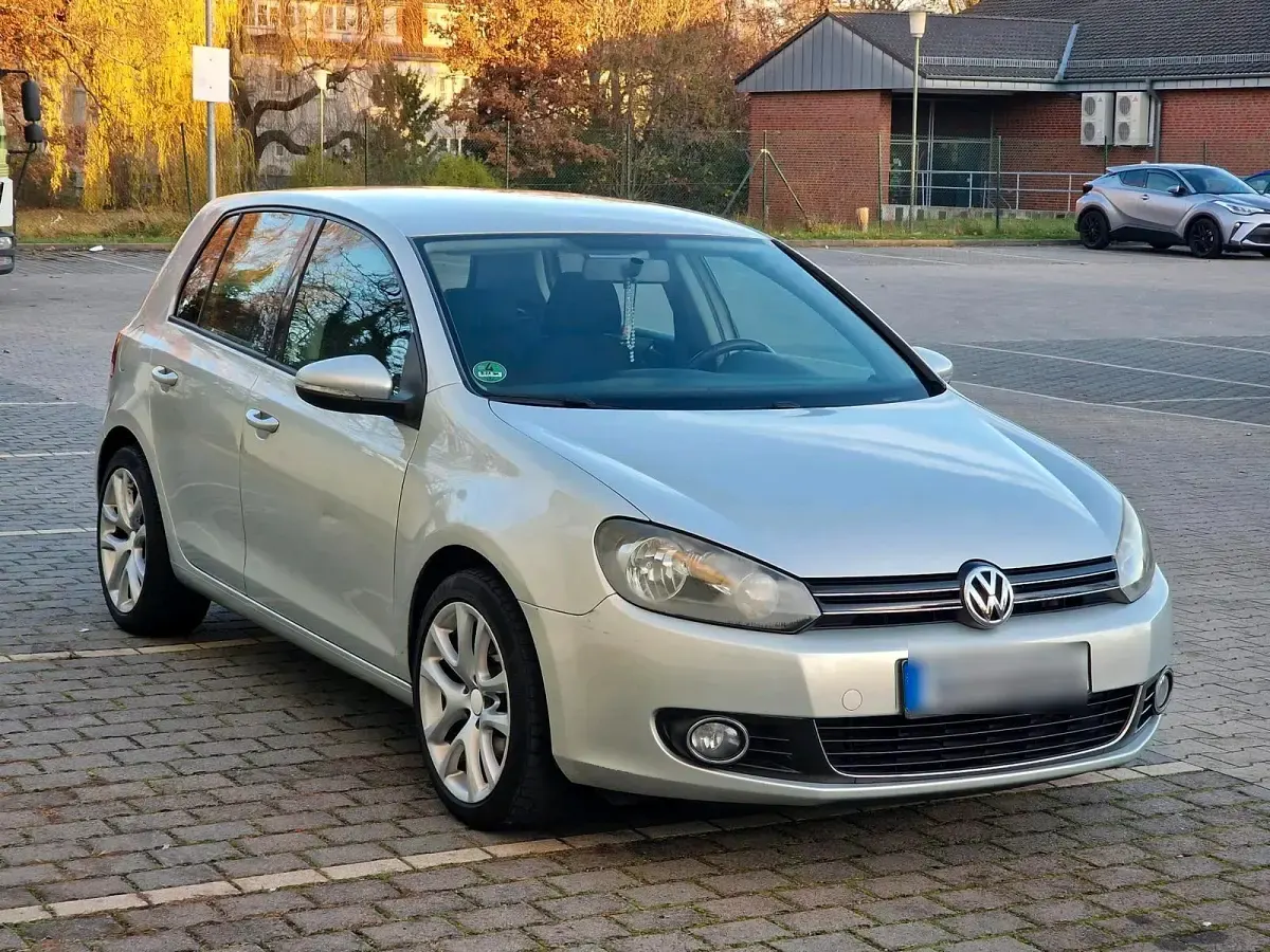 Gebraucht VW Golf VI 102 PS (75 kW) 2009 Grau Kleinwagen