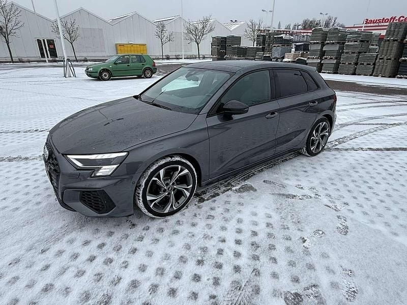 Daytonagrau perleffekt Gebraucht 2022 Audi A3 S-Line Kleinwagen | 27.999 € (Fairer Preis) - Bild 1/4