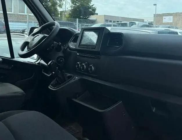 Second-hand Renault Master 145 CP (106 kW) 2021 Alb Monovolum