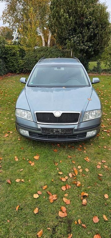 Grau Gebraucht 2006 Skoda Octavia Ambiente Kombi | 2.299 € (Fairer Preis) - Bild 1/4