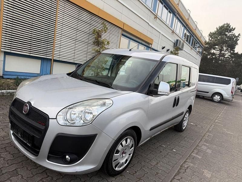 Gebraucht Fiat Doblò 135 PS (99 kW) 2010 Silber Van / Kleinbus