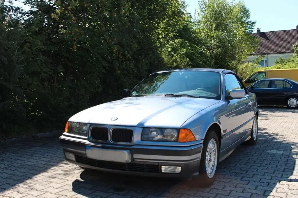 Gebraucht BMW 320 Cabriolet 150 PS (110 kW) 1996 Blau Cabrio