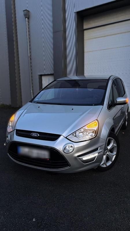 Silber Gebraucht 2011 Ford S-MAX S Van / Kleinbus | 5.300 € (Guter Preis) - Bild 1/4
