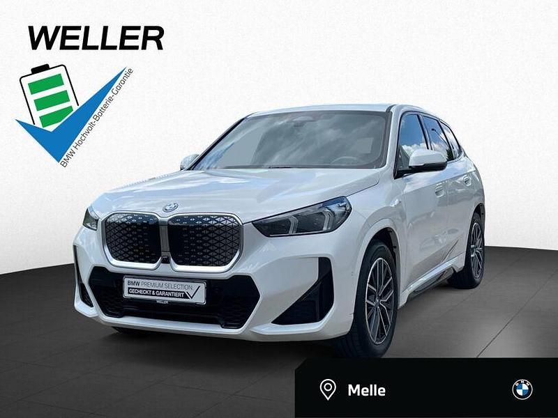 Alpinweiss iii (weiß) Gebraucht 2024 BMW iX1 M Sport SUV | 42.600 € (Superpreis) - Bild 1/3