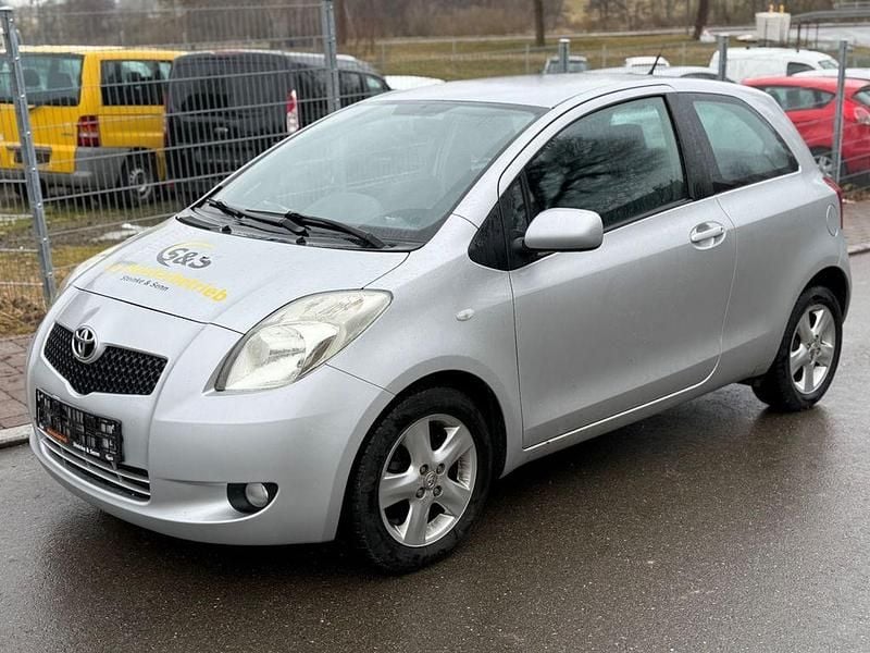 Gebraucht Toyota Yaris Executive 87 PS (63 kW) 2006 Silber Limousine