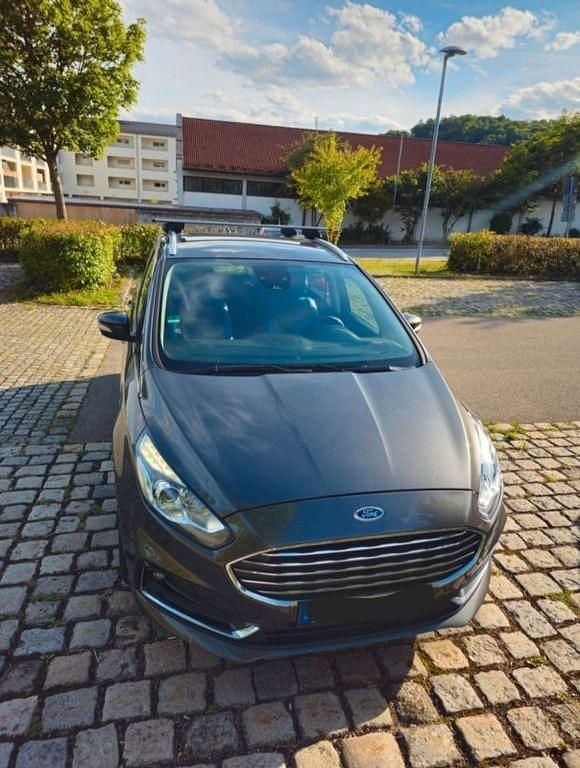 Grau Gebraucht 2020 Ford S-MAX Titanium Van / Kleinbus | 13.900 € (Superpreis) - Bild 1/4
