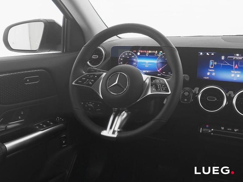 Gebraucht Mercedes GLA180 Progressive 136 PS (100 kW) 2024 Weiß SUV