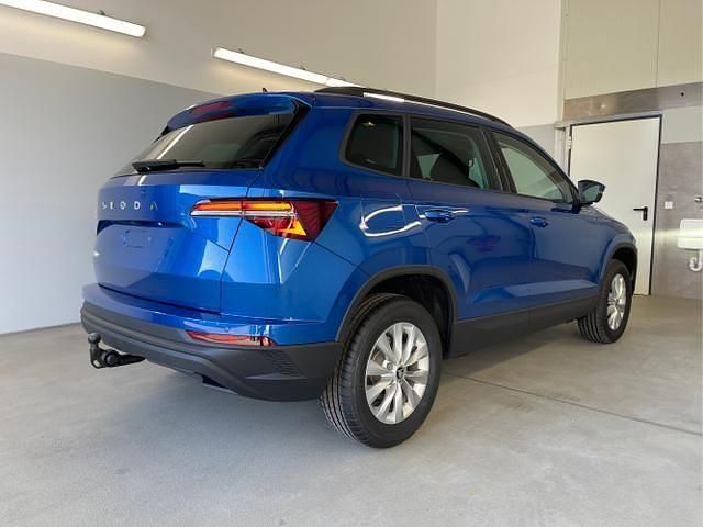 Neu Skoda Karoq Selection 150 PS (110 kW) 2025 [8x8x] race blue metallic SUV