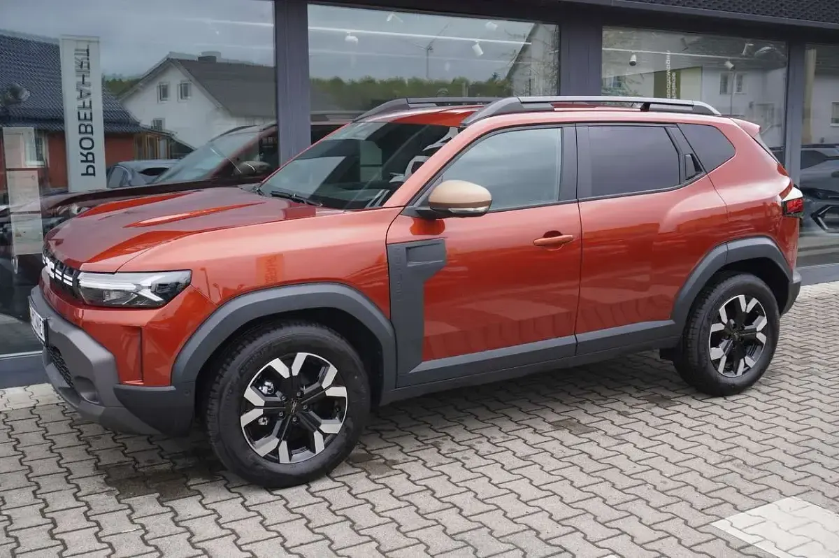 Neu Dacia Duster Extreme 114 PS (83 kW) 2026 Terracottabraun metallic SUV