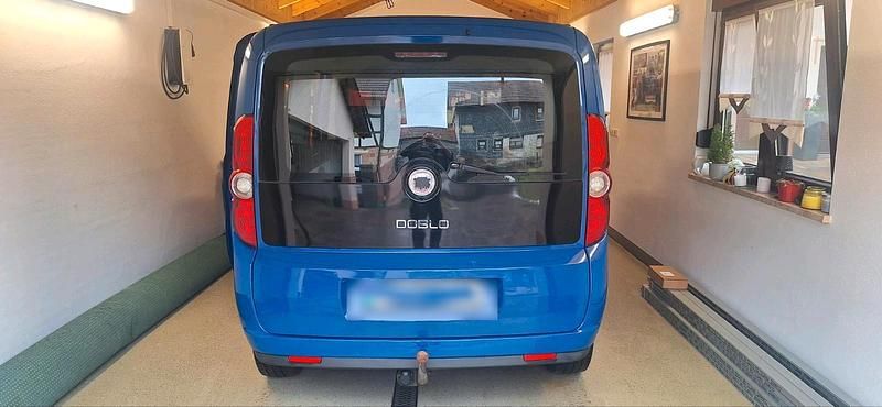 Gebraucht Fiat Doblò 105 PS (77 kW) 2011 Blau Van / Kleinbus