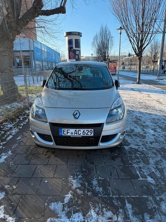 Gold Gebraucht 2011 Renault Scénic III Dynamique Van / Kleinbus | 6.000 € (Fairer Preis) - Bild 1/4