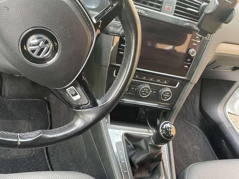 Second-hand VW Golf VII Comfortline 86 CP (63 kW) 2019 Alb Hatchback