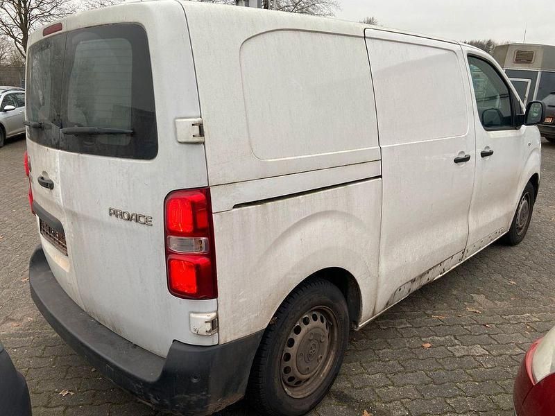 Gebraucht Toyota Proace 120 PS (88 kW) 2019 Weiß Van / Kleinbus