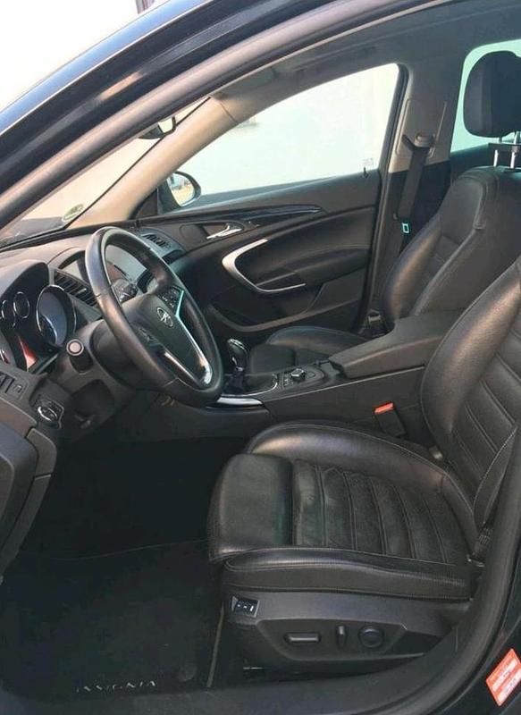 Gebraucht Opel Insignia Eco 160 PS (117 kW) 2012 Schwarz Kombi