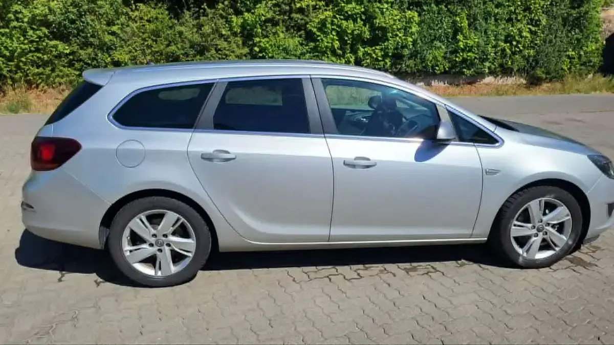 Gebraucht Opel Astra Sport 165 PS (121 kW) 2013 Silber Kombi
