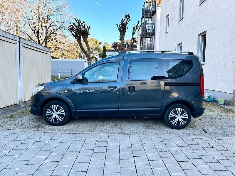 Gebraucht Dacia Dokker Stepway 116 PS (85 kW) 2017 Schwarz Van / Kleinbus