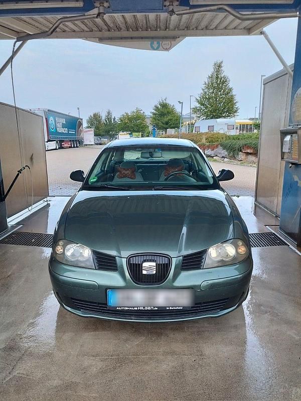 Grün Gebraucht 2004 Seat Ibiza Fresh Limousine | 500 € (Superpreis) - Bild 1/4
