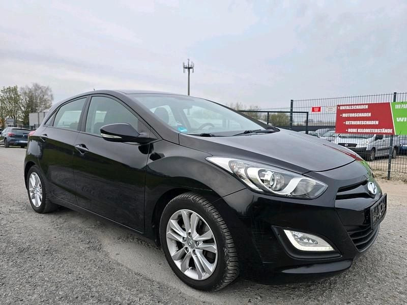 Gebraucht Hyundai i30 Edition 110 PS (80 kW) 2014 Schwarz Limousine