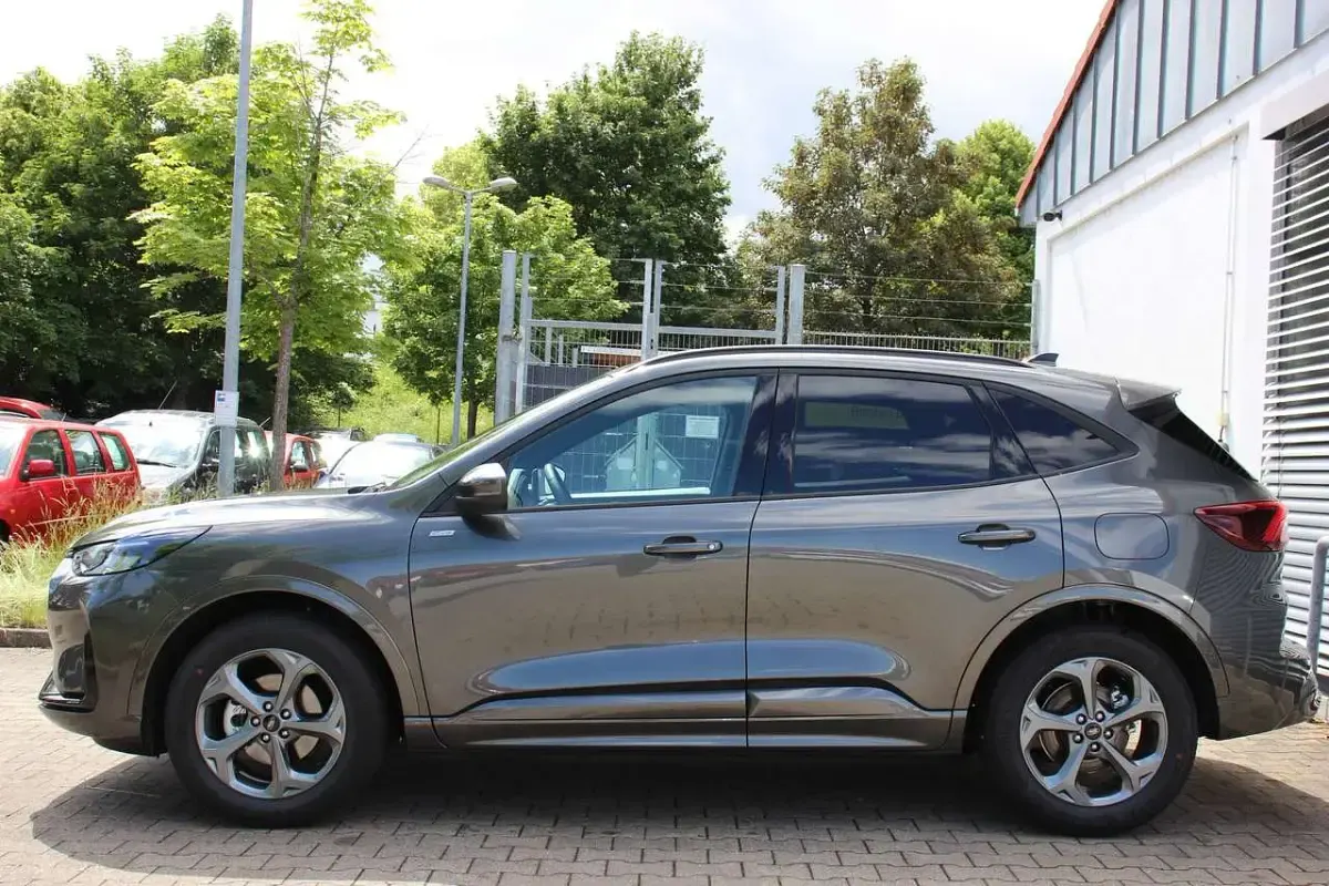 Neu Ford Kuga ST-Line 242 PS (177 kW) 2026 Magnetic grau SUV