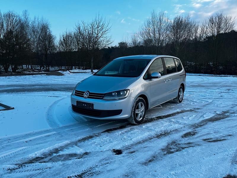 Gebraucht VW Sharan 140 PS (102 kW) 2015 Silber Van / Kleinbus