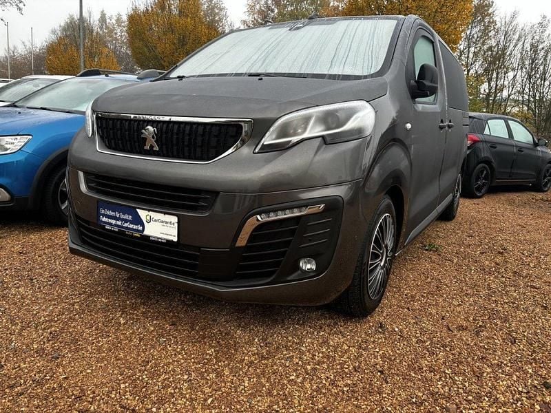 Grau Gebraucht 2022 Peugeot Traveller Active Van / Kleinbus | 29.790 € (Guter Preis) - Bild 1/4