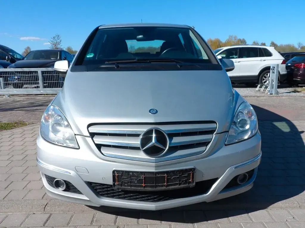 Używany Mercedes B200 140 KM (102 kW) 2011 Srebrny Minivan