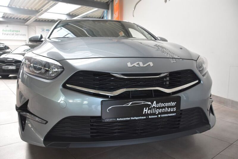 Grau Gebraucht 2023 Kia Ceed Sportswagon Kombi | 17.980 € (Fairer Preis) - Bild 1/4
