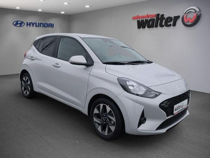 Neu Hyundai i10 Advanced 79 PS (58 kW) 2025 Grau Kleinwagen