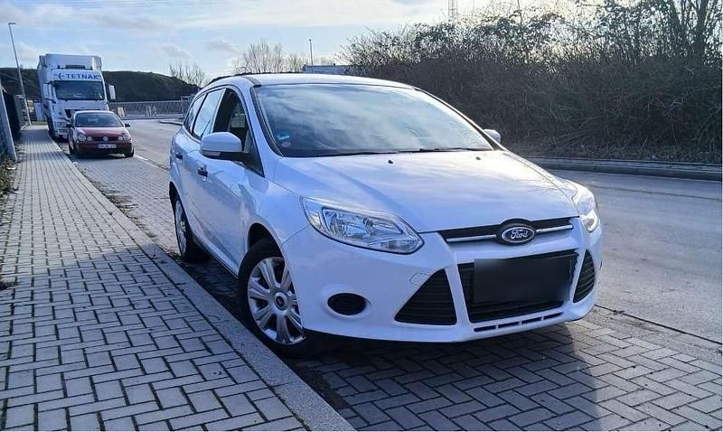 Gebraucht Ford Focus 125 PS (91 kW) 2014 Weiß Kombi