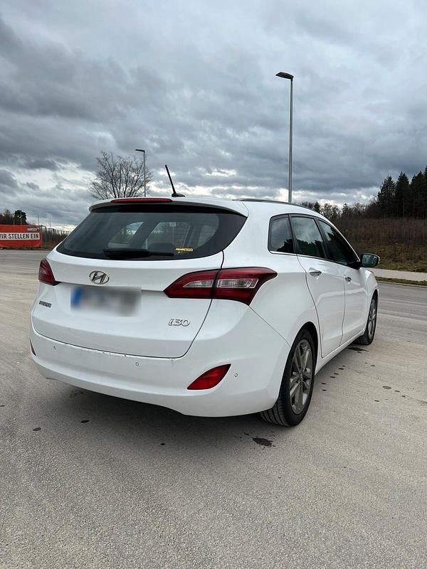 Gebraucht Hyundai i30 136 PS (100 kW) 2015 Weiß Kombi