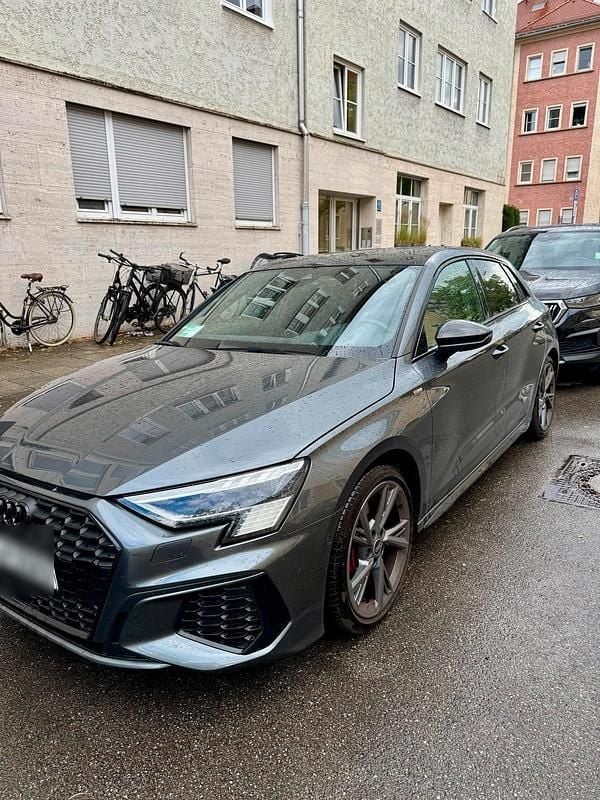 Grau Gebraucht 2023 Audi A3 S-Line Limousine | 31.000 € (Fairer Preis) - Bild 1/4