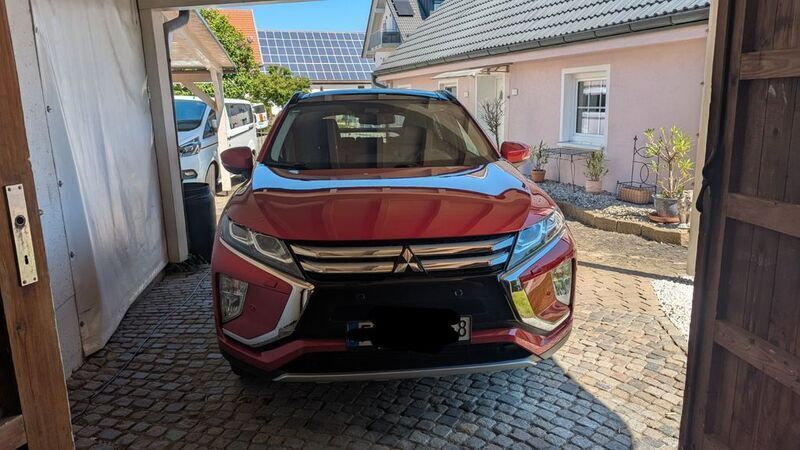 Rot Gebraucht 2019 Mitsubishi Eclipse Cross SUV | 17.500 € (Fairer Preis) - Bild 1/4