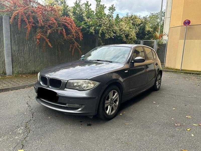 Grau Gebraucht 2007 BMW 116 Kleinwagen | 2.500 € (Guter Preis) - Bild 1/4