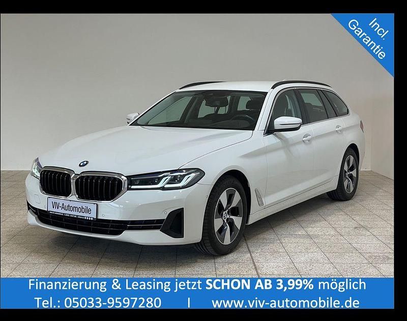Weiß Gebraucht 2021 BMW 520 Sport Line Kombi | 27.490 € (Guter Preis) - Bild 1/4