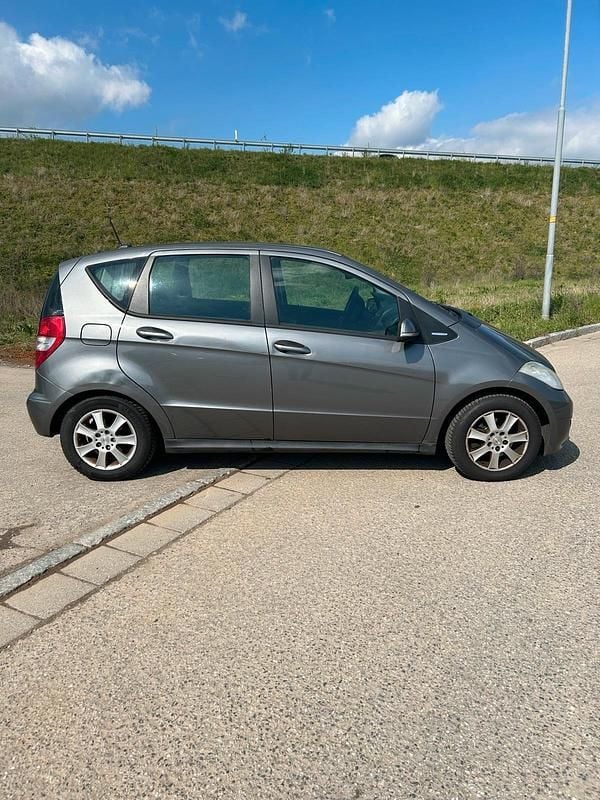 Gebraucht Mercedes A180 116 PS (85 kW) 2010 Grau Kleinwagen
