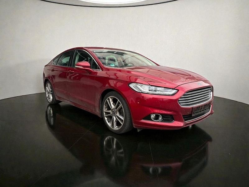 Gebraucht Ford Mondeo Titanium 179 PS (131 kW) 2014 Rot Limousine