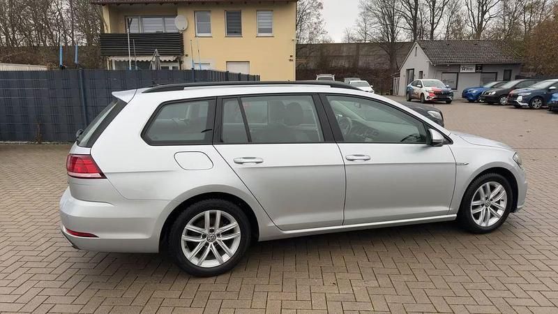 Gebraucht VW Golf VII Comfortline 131 PS (96 kW) 2020 Silber Kombi
