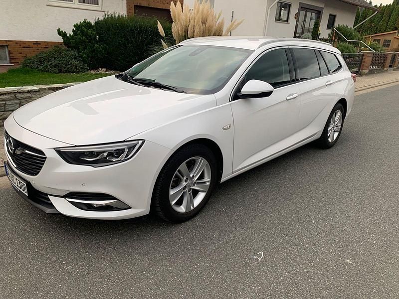 Weiß Gebraucht 2020 Opel Insignia Business Kombi | 17.900 € (Fairer Preis) - Bild 1/4