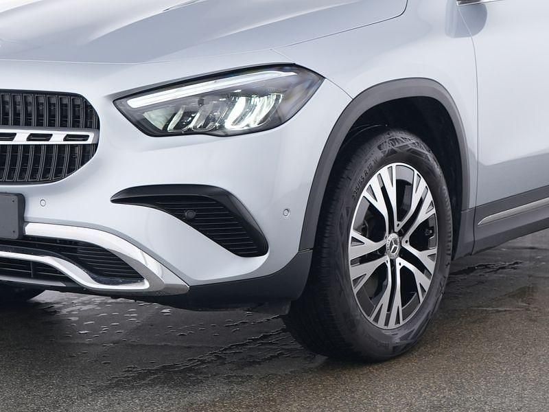 Gebraucht Mercedes GLA200 Progressive 163 PS (119 kW) 2024 Silber SUV