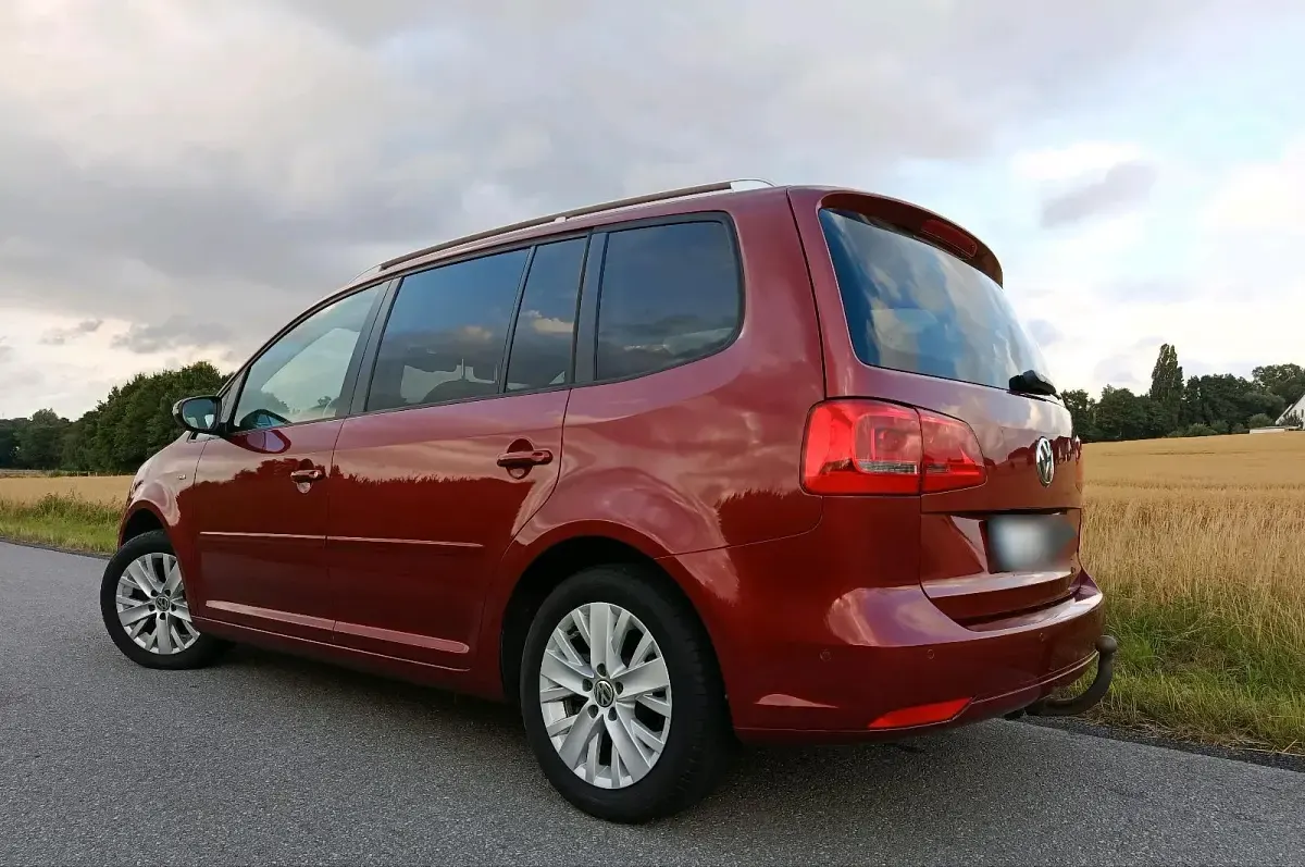 Gebraucht VW Touran 105 PS (77 kW) 2013 Rot Van / Kleinbus