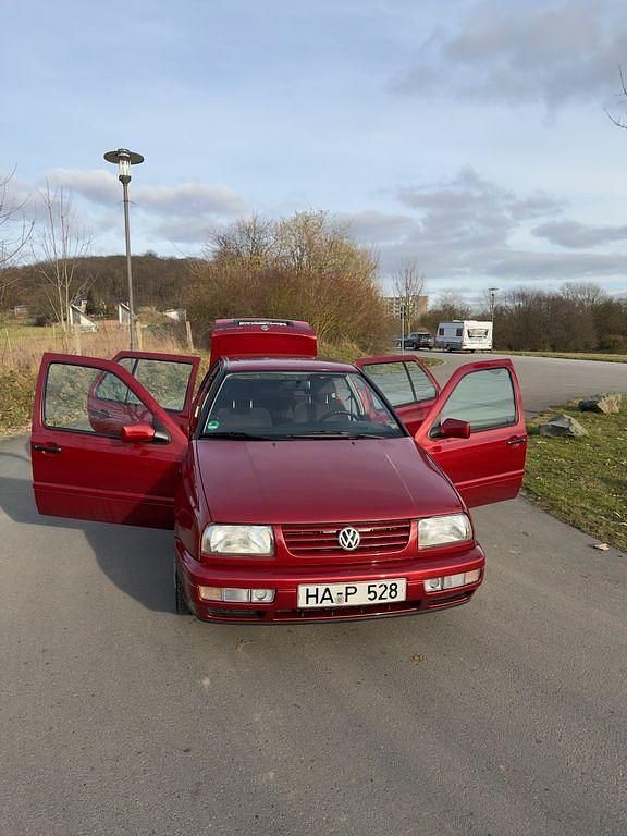 Gebraucht VW Vento 116 PS (85 kW) 1997 Rot Limousine