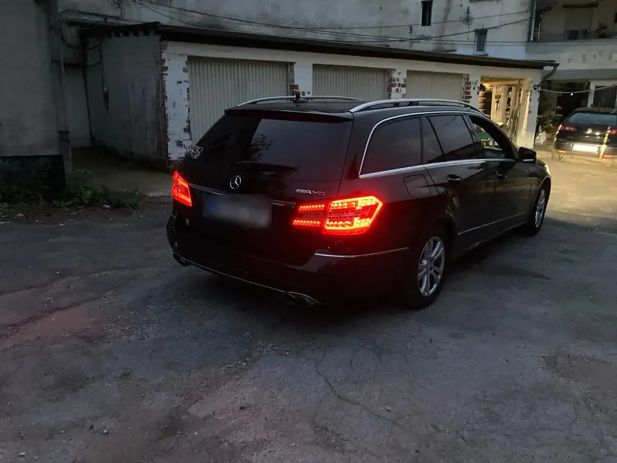 Gebraucht Mercedes E200 136 PS (100 kW) 2010 Schwarz Kombi