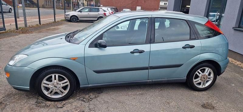 Usata Ford Focus Trend 116 CV (85 kW) 1998 Verde Berlina