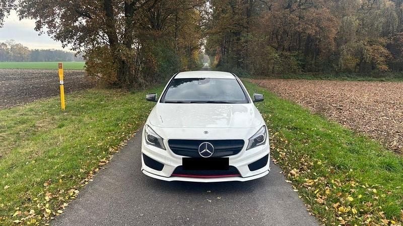 Weiß Gebraucht 2014 Mercedes CLA250 AMG line Limousine | 17.500 € (Fairer Preis) - Bild 1/4