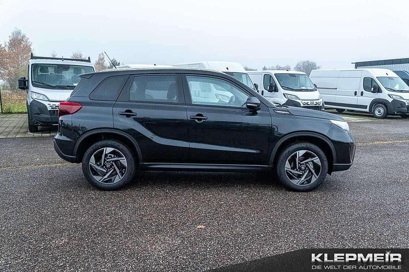 Neu Suzuki Vitara Comfort+ 110 PS (80 kW) 2025 Cosmic black pearl Limousine